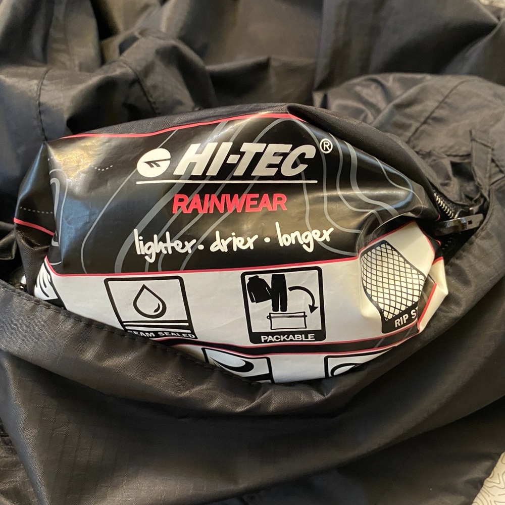 Hi-Tec Packable Rain-Jacket. Medium. Black. - image 7